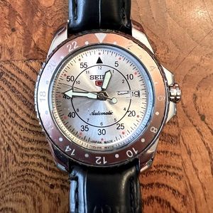 Seiko vintage watch for men.